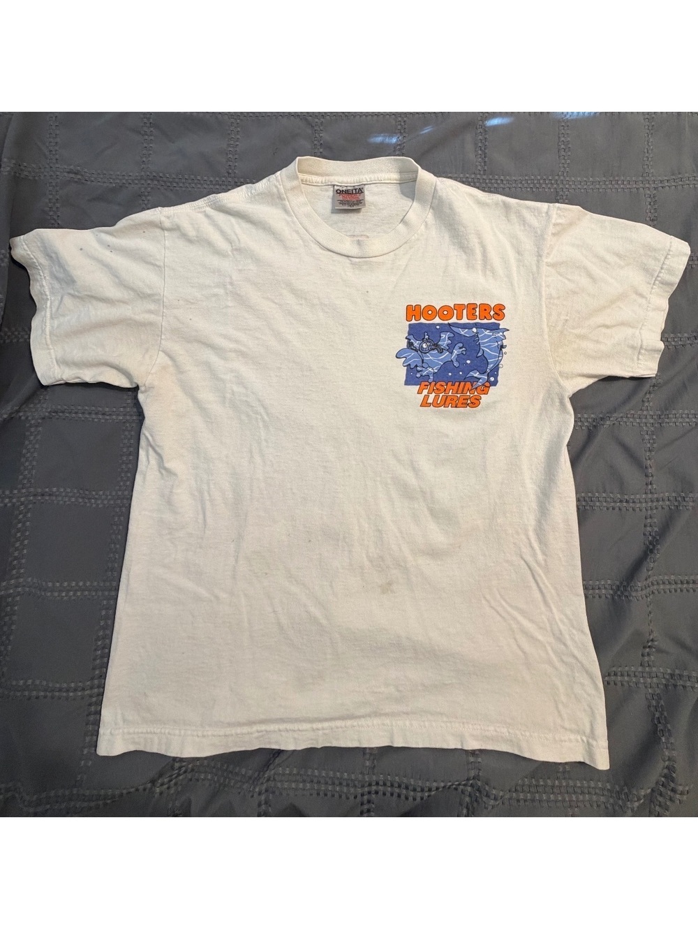 Vintage Hooters Fishing Lures Graphic T-Shirt Large